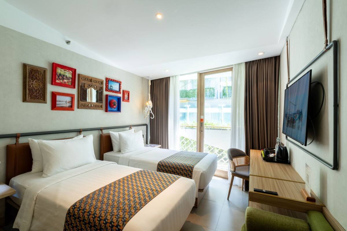 Chambre Exécutive avec lits jumeaux, vue piscine