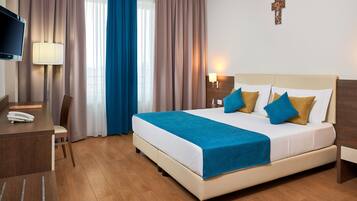 Standard Double or Twin Room - Single use | Premium bedding, in-room safe, desk, blackout drapes