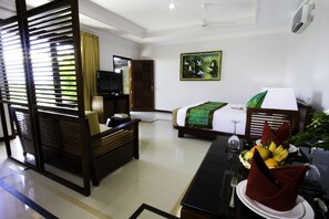 Egyptian cotton sheets, premium bedding, pillow-top beds, in-room safe