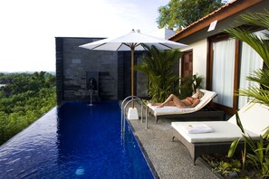 Egyptian cotton sheets, premium bedding, pillowtop beds, in-room safe - Jimbaran Cliffs Private Pool Hotel & Spa (Nusa Dua)