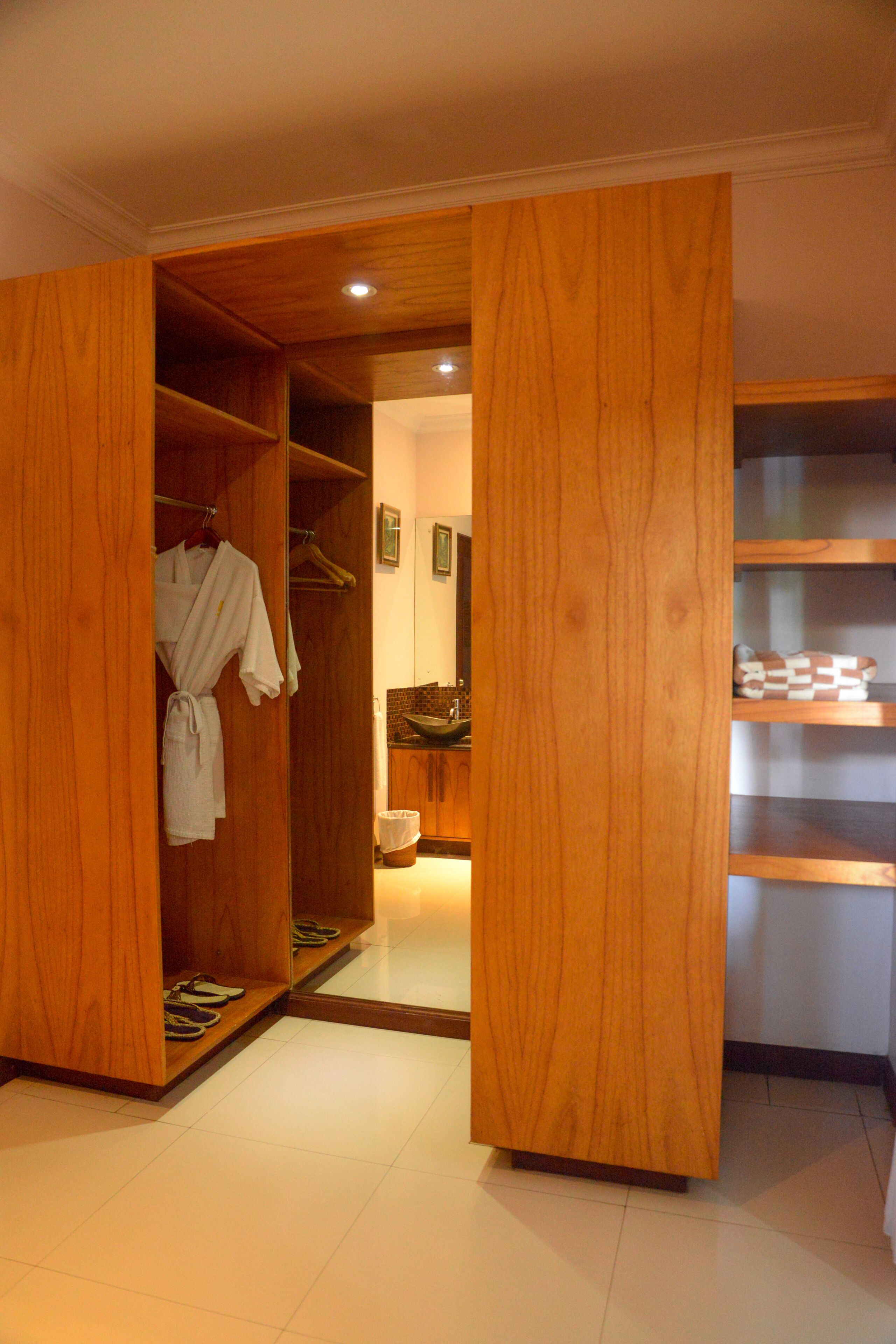 egyptian cotton sheets, premium bedding, pillow-top beds, in-room safe