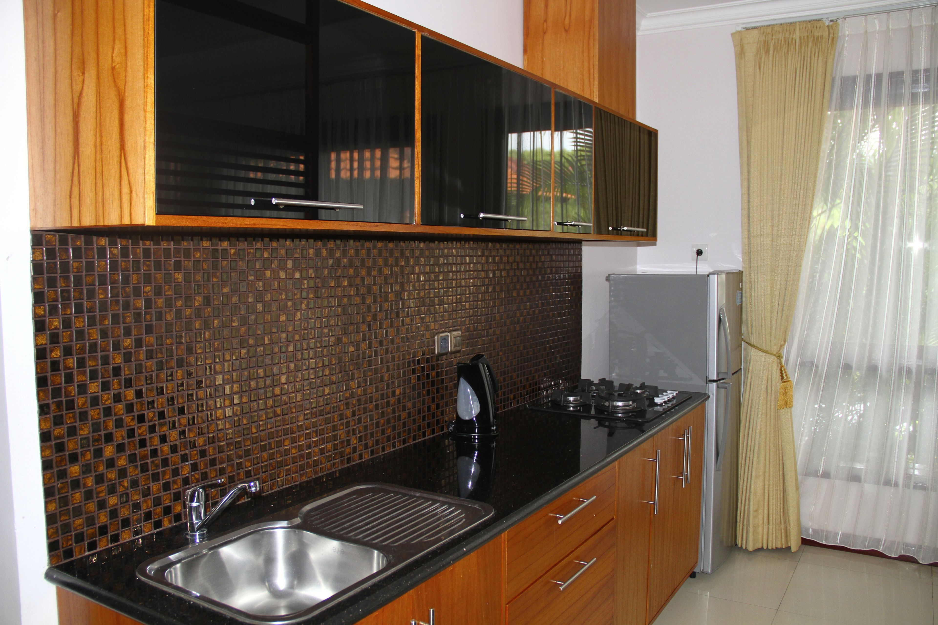 full-sized fridge, stovetop, electric kettle, cookware/dishes/utensils