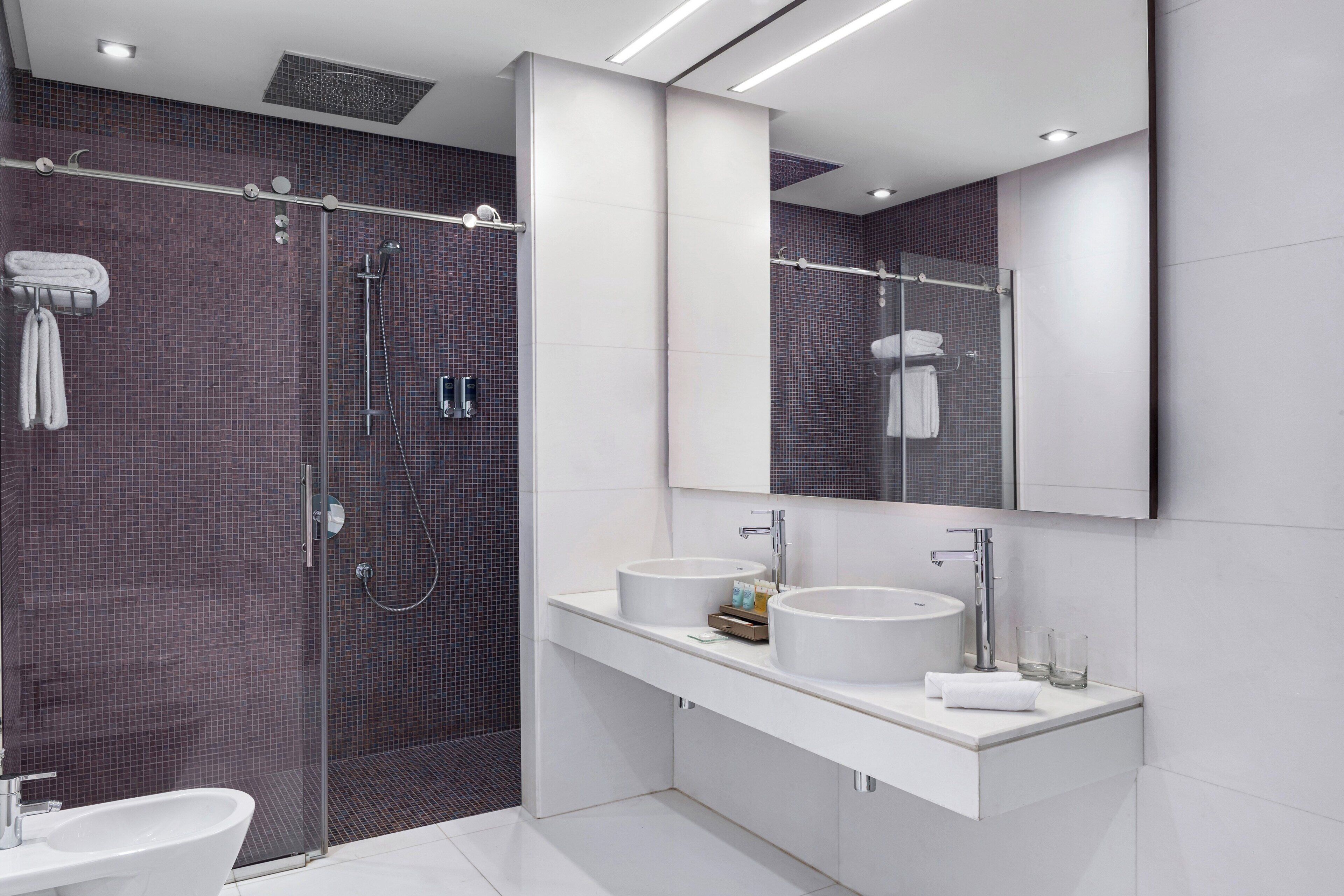 shower, rainfall showerhead, free toiletries, hair dryer