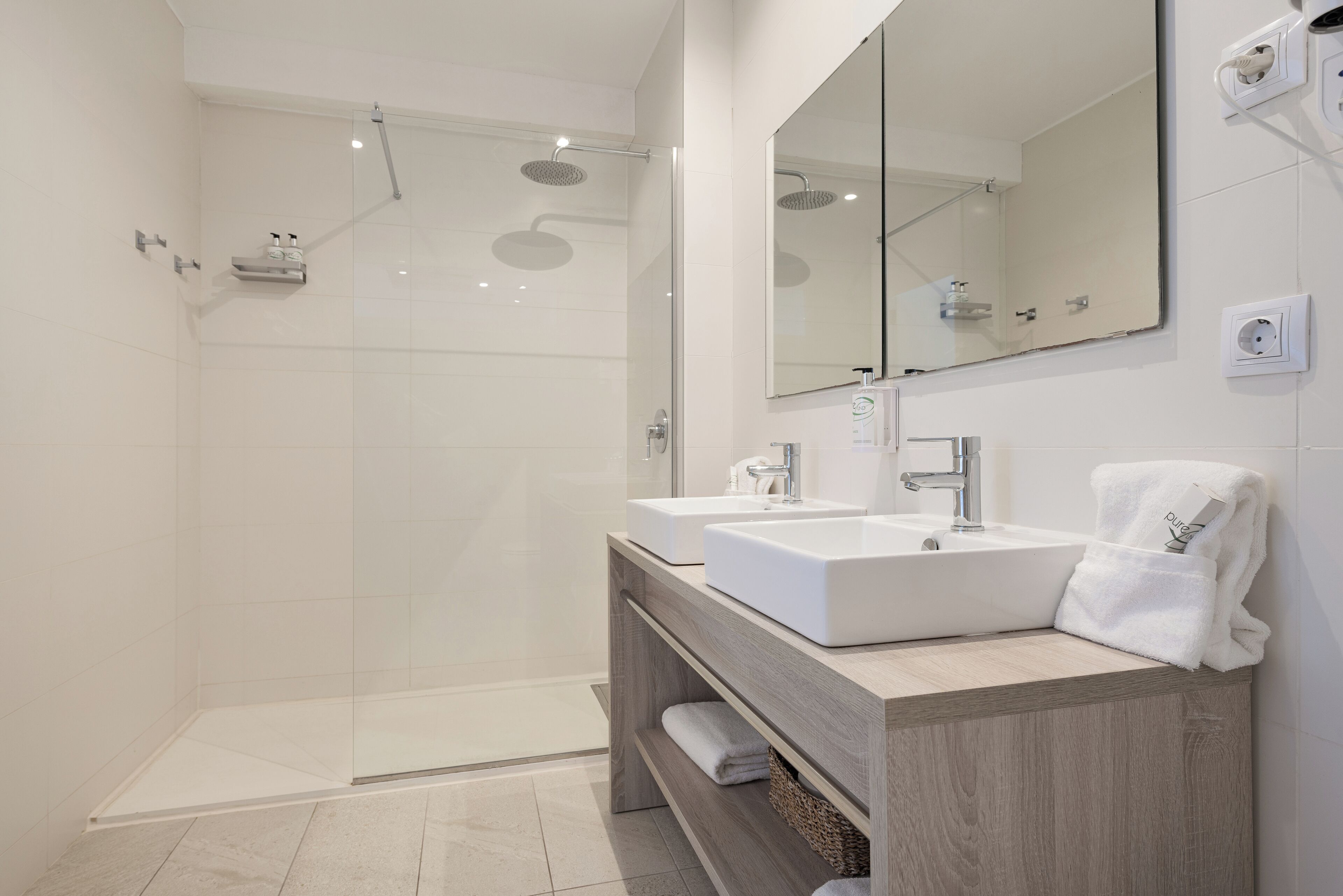 junior suite, terrace, sea view | bathroom | shower, hair dryer, towels