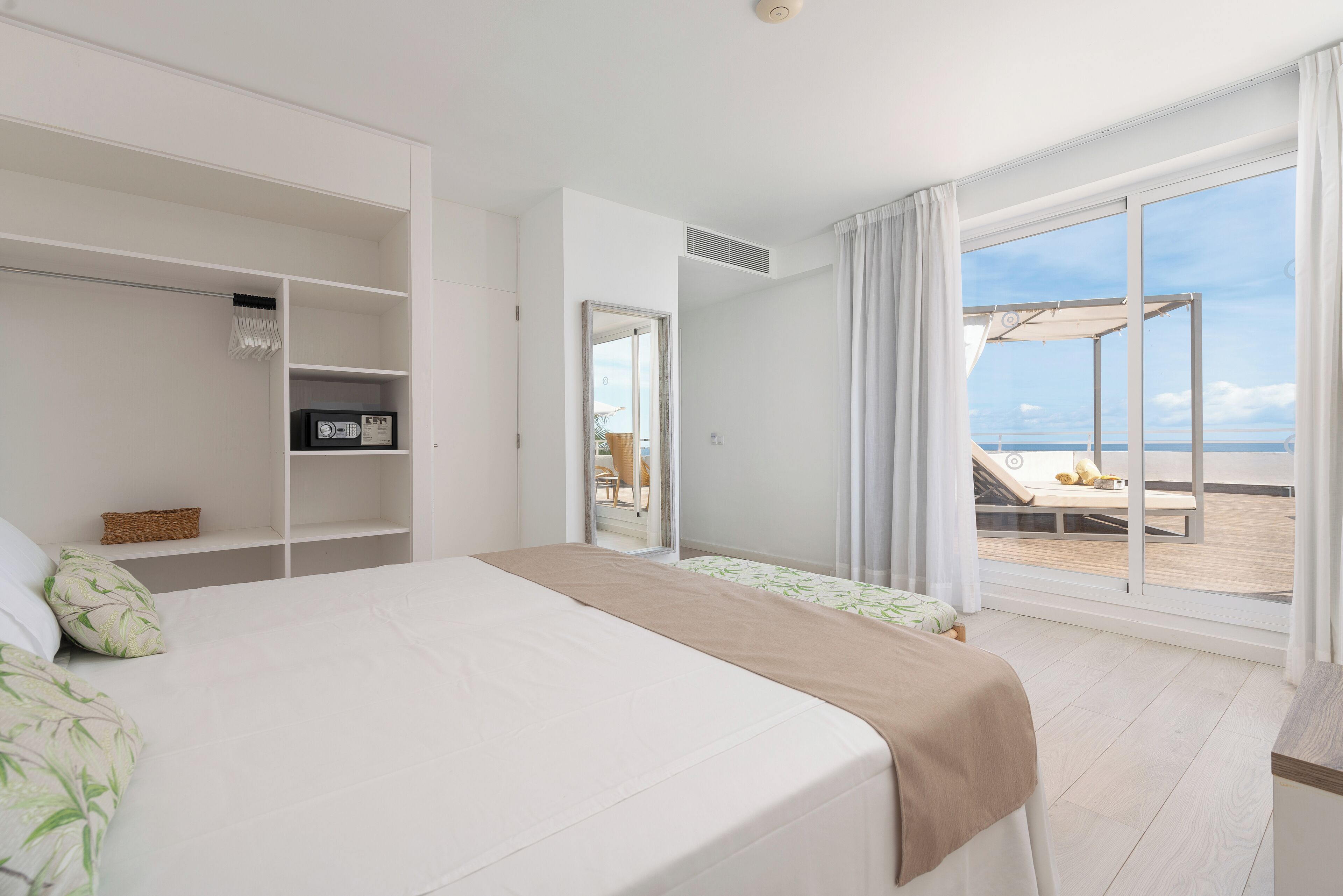 junior suite, terrace, sea view | 1 bedroom, minibar, in-room safe, desk