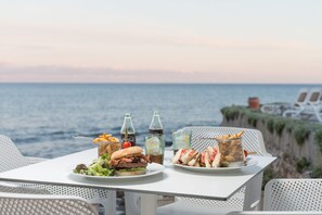 Outdoor dining - Hotel Atolon & Kaafu Beach Club (Son Servera)