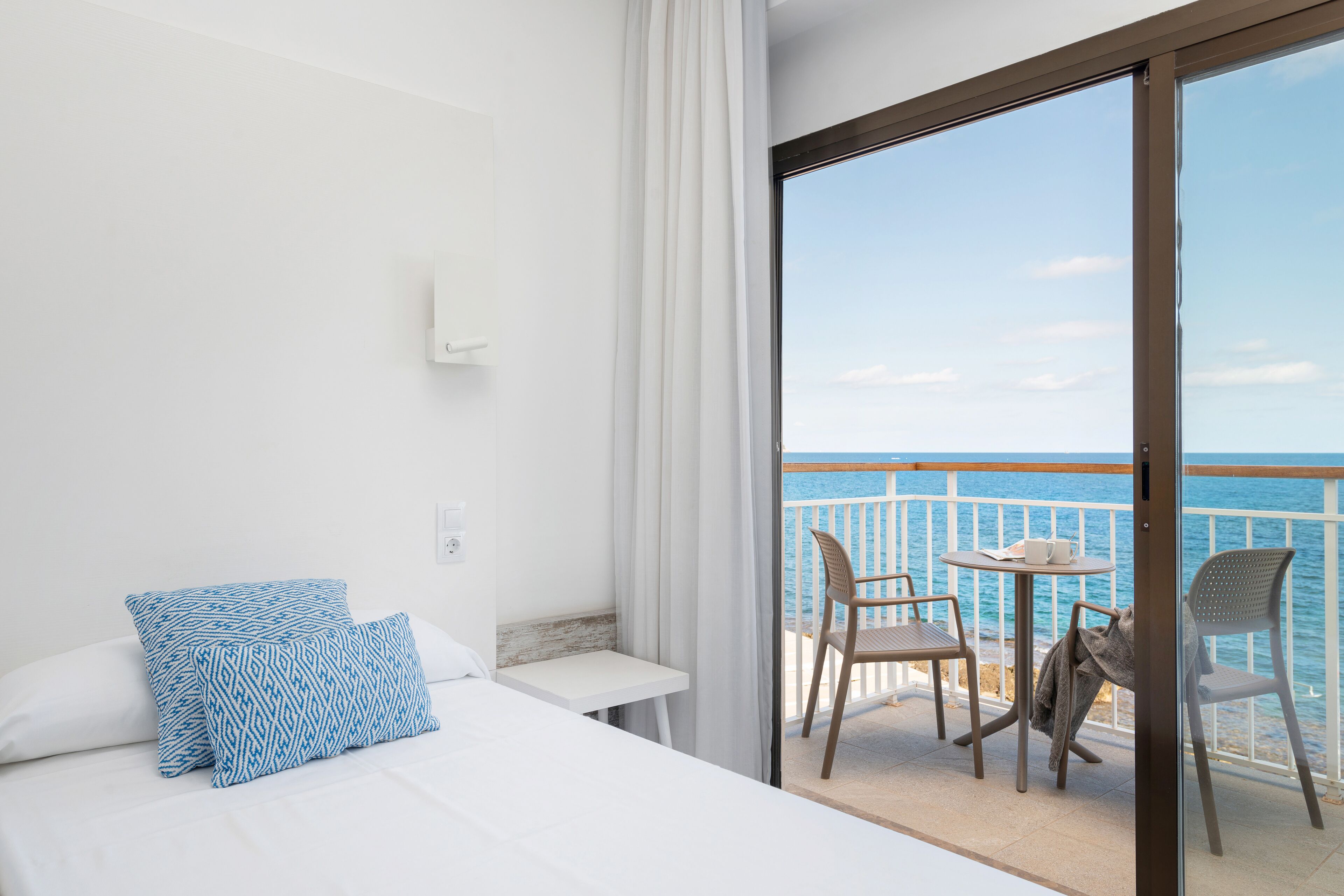 double room, balcony (front sea view) | 1 bedroom, minibar, in-room safe, desk
