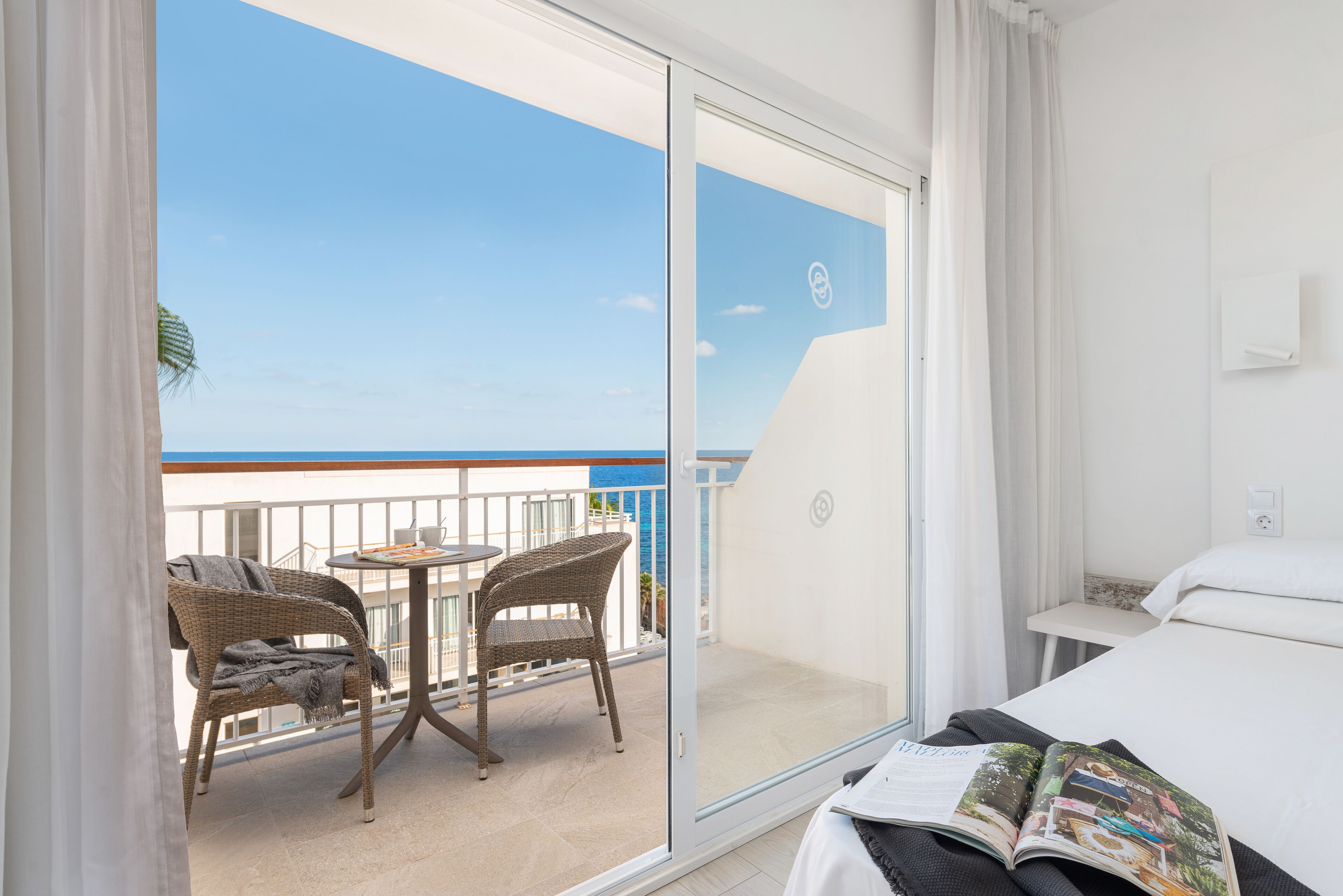 double room, balcony, partial sea view | 1 bedroom, minibar, in-room safe, desk
