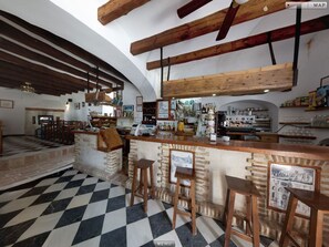 Bar (en el alojamiento)