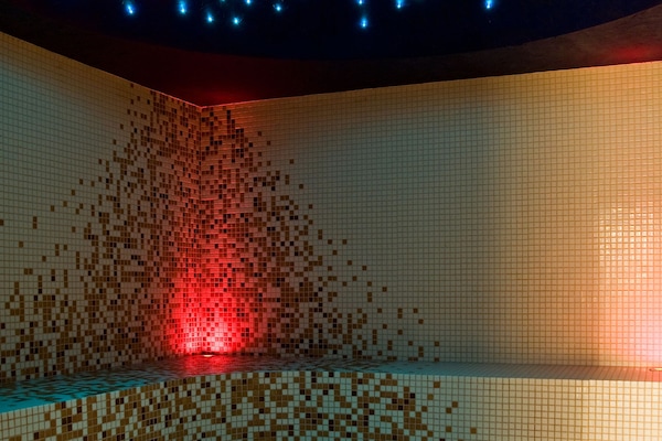 Steam room, body treatments, hydrotherapy, aromatherapy