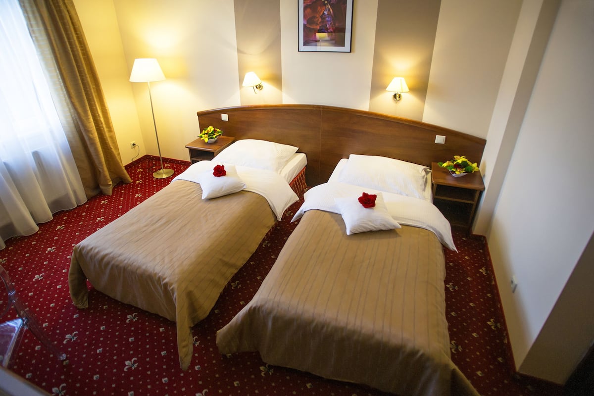 Classic Double Room | Peti besi dalam bilik, meja, Wi-fi percuma, cadar katil