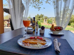 Petit déjeuner composé de spécialités régionales compris tous les jours