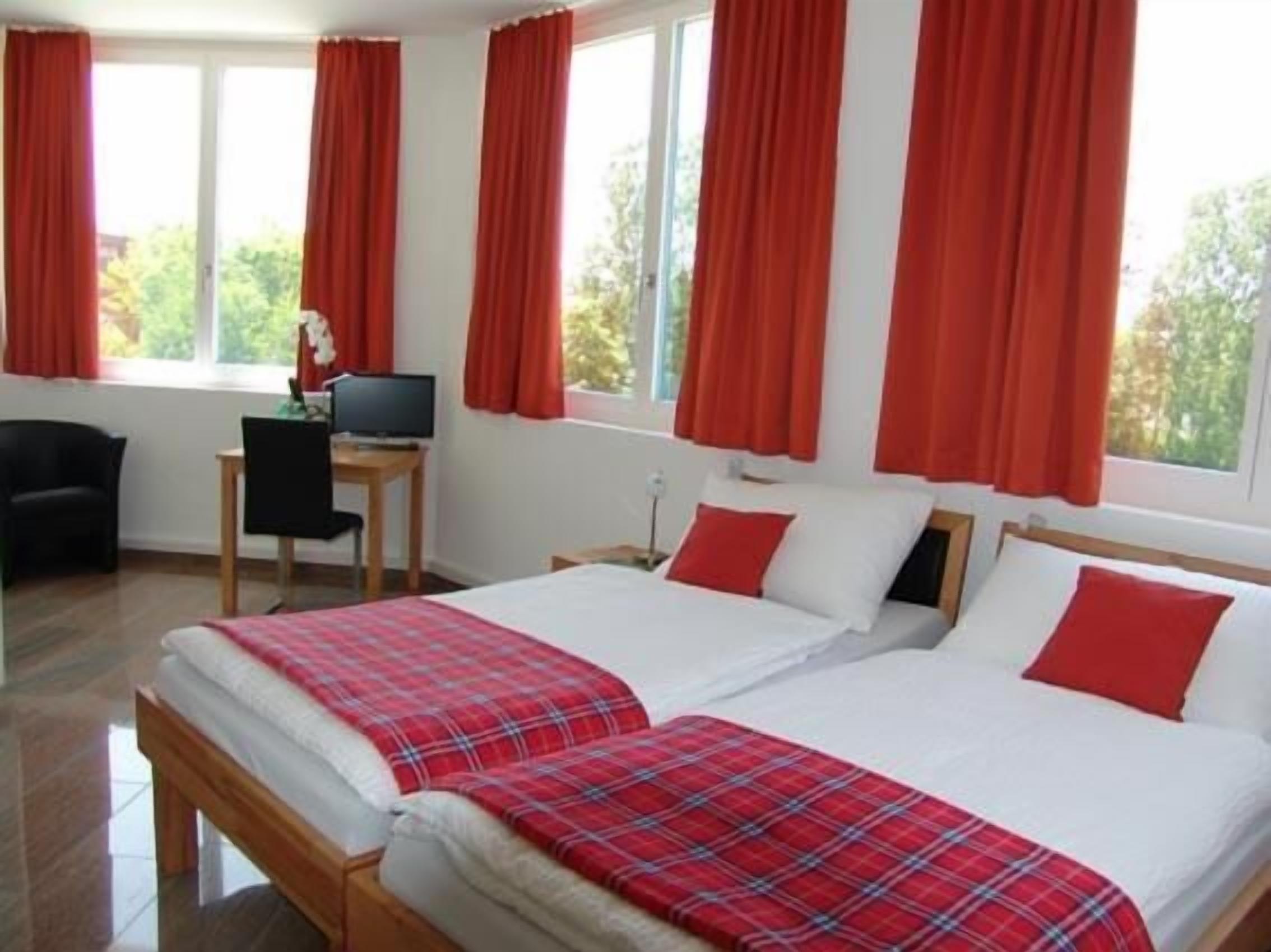 desk, soundproofing, free wifi, bed sheets