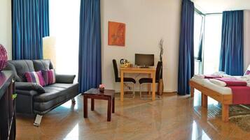 Schreibtisch, schallisolierte Zimmer, kostenloses WLAN, BettwÀsche