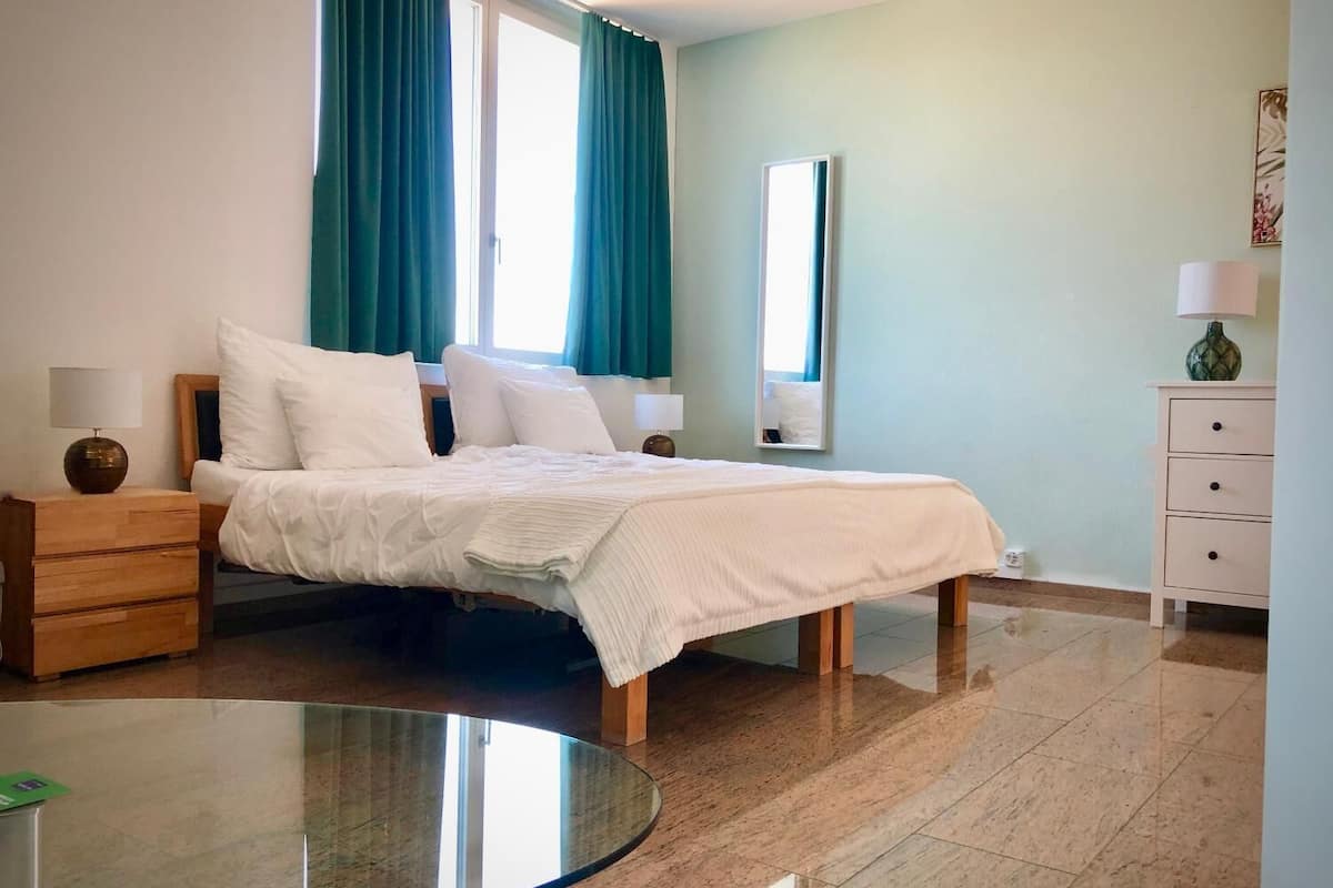 desk, soundproofing, free wifi, bed sheets