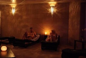 Couples treatment rooms, sauna, hot tub, Turkish bath, body treatments