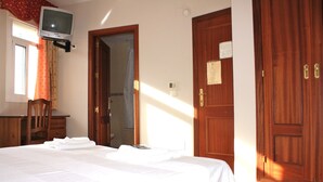 Room - Hostal Carlos II (La Línea de la Concepción)