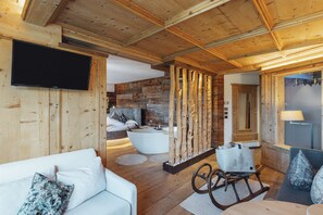 Luxury Suite | Down duvets, minibar, in-room safe, individually decorated - Bio Boutique Hotel Laurino (Cavalese)