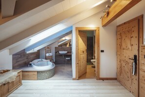 Daunenbettdecken, Minibar, Zimmersafe, individuell dekoriert