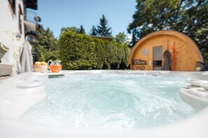 Bañera de hidromasaje exterior