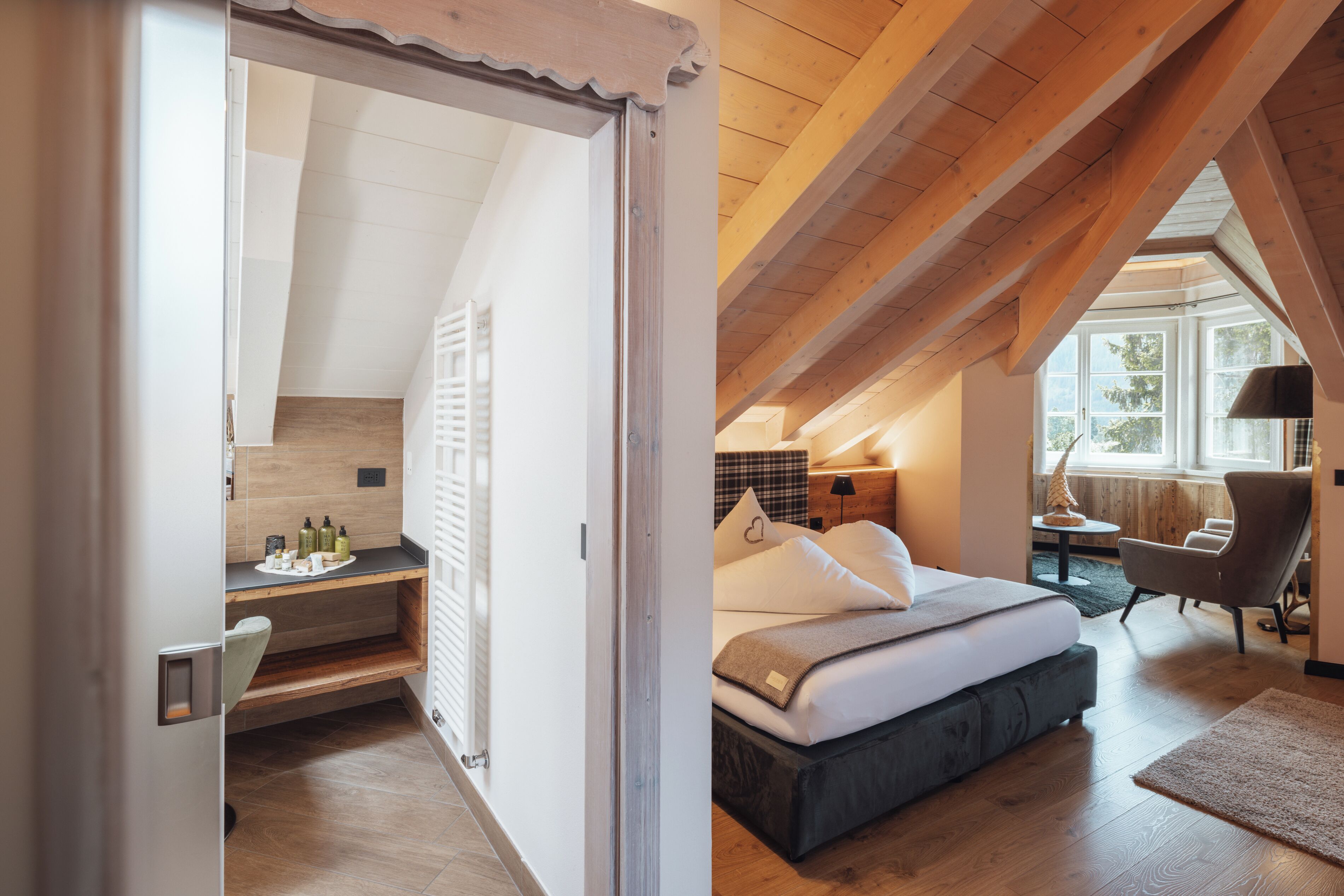 superior suite | 1 bedroom, down duvets, minibar, in-room safe