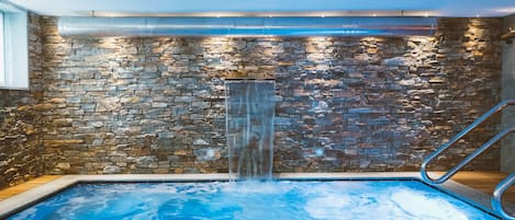 Sauna, tina de hidromasaje, baño de vapor y baño turco o hammam