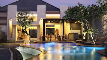 Outdoor pool, pool umbrellas, sun loungers