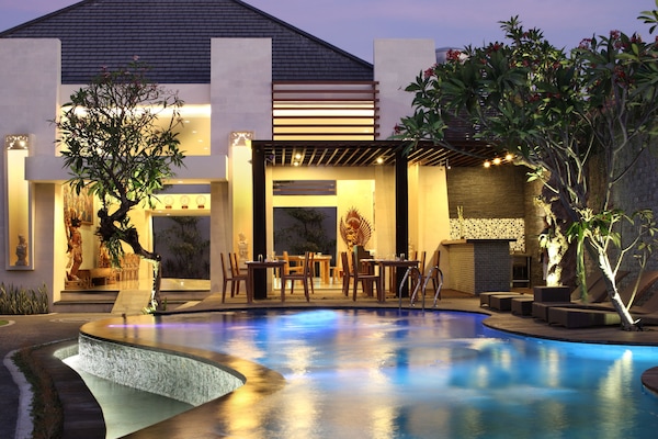 Outdoor pool, pool umbrellas, sun loungers