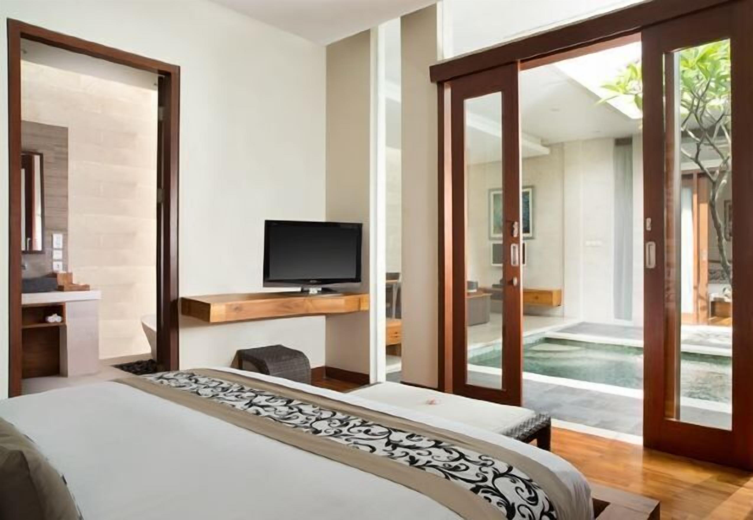 Cofres nos quartos, individualmente decorados, escrivaninha