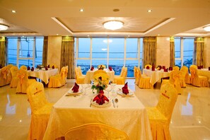 Frühstück, Mittagessen, internationale Küche, Blick aufs Meer