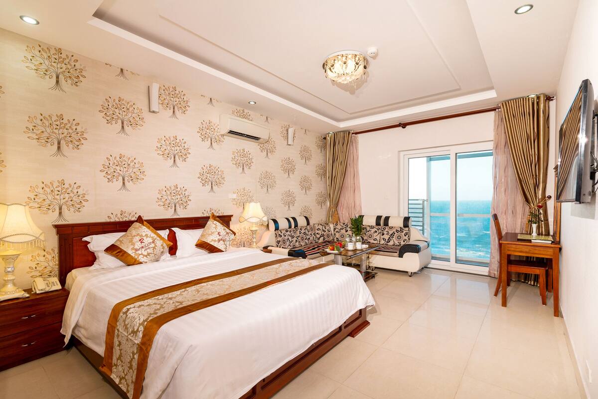 Romeliess Deluxe Room, Sea View | Minibar, in-room safe, desk, blackout curtains