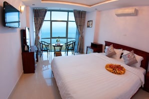 Minibar, in-room safe, desk, blackout drapes - Romeliess Hotel (Ho Chi Minh City)