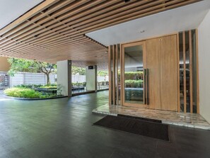 Property entrance - Arcadia Suites Bangkok (Bangkok)