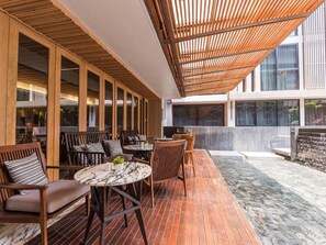 Breakfast, lunch, dinner served; Italian cuisine 