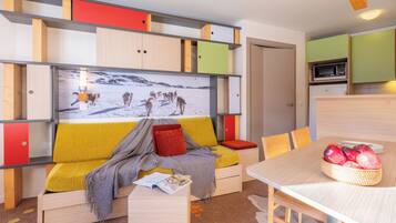 1 bedroom, iron/ironing board, cribs/infant beds, free WiFi