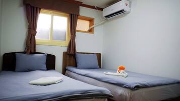 Deluxe Twin Private Room | Iron/ironing board, free WiFi