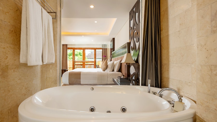 Villa Kayu Raja
