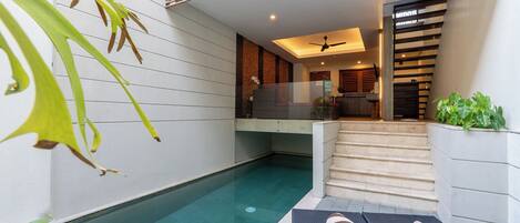 Villa, 1 habitación, alberca privada | Minibar, caja de seguridad en la habitación y escritorio