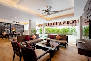 Villa, 2 Bedrooms, Private Pool | Living room