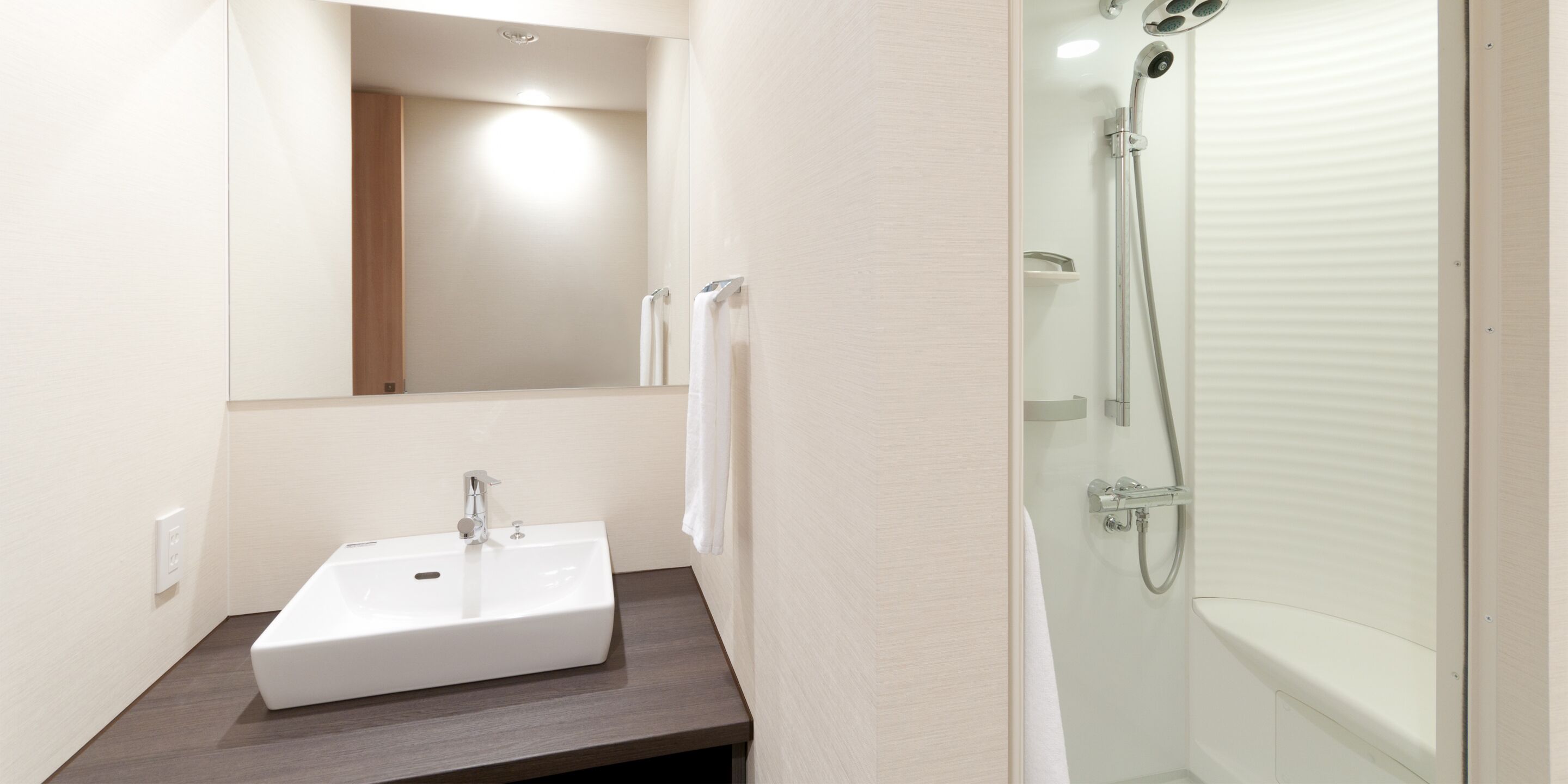 standard 1 bedroom (1 double bed or 2 single bed) | bathroom | shower, free toiletries, hair dryer, slippers