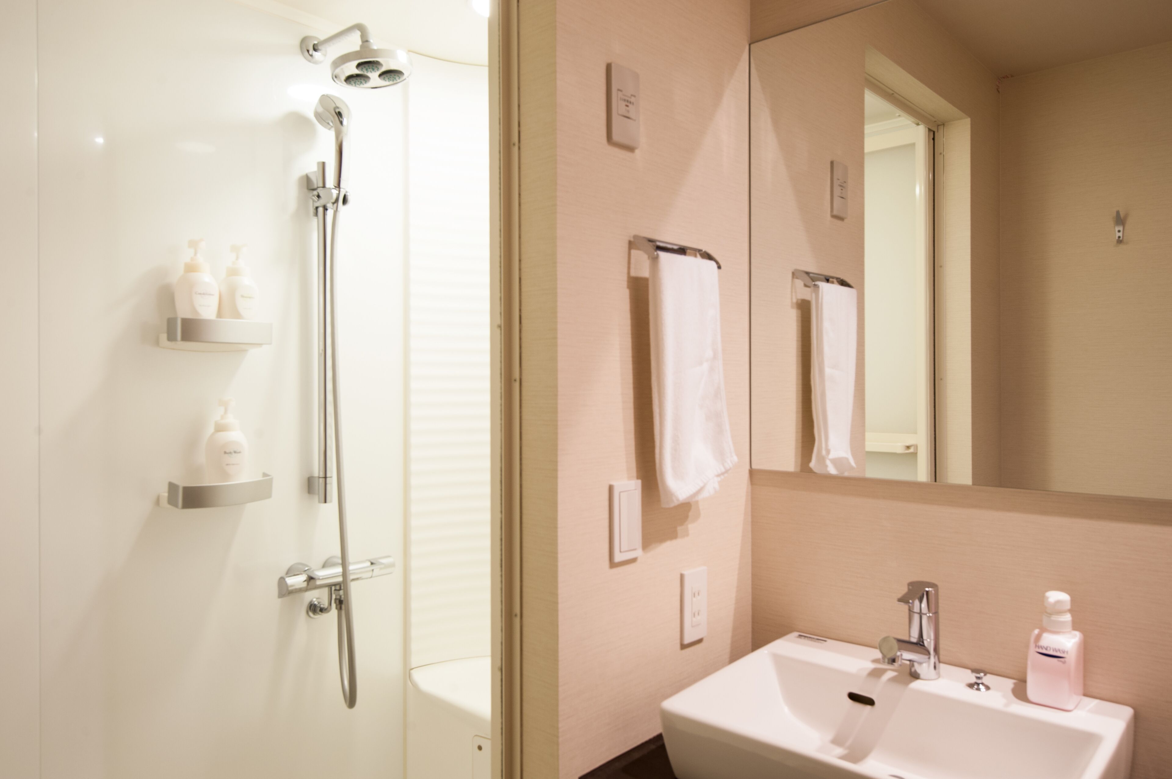 studio (1 double bed or 2 single bed) | bathroom | shower, free toiletries, hair dryer, slippers