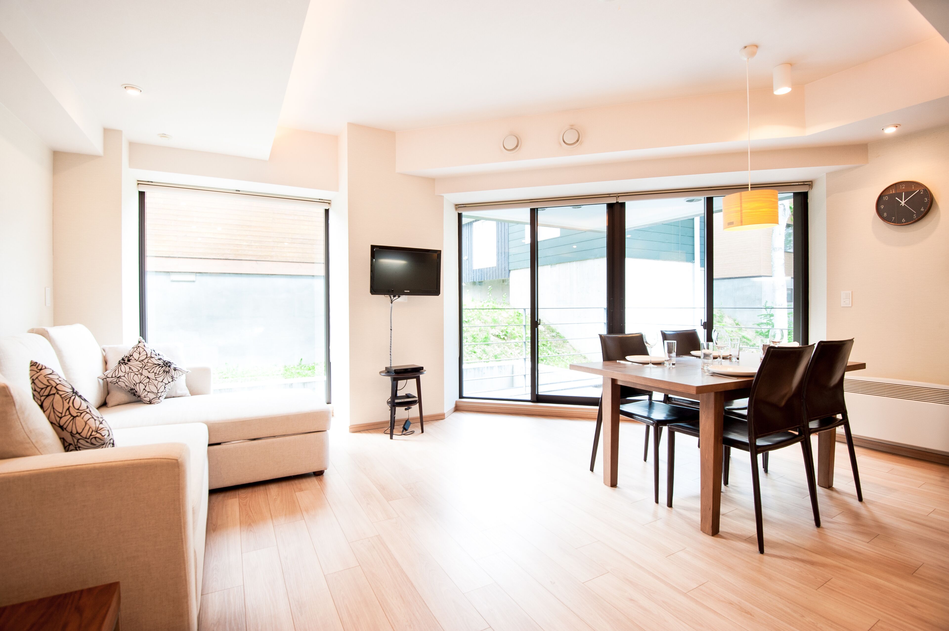 standard 2 bedroom (2 double bed or 4 single bed) | free wifi, bed sheets