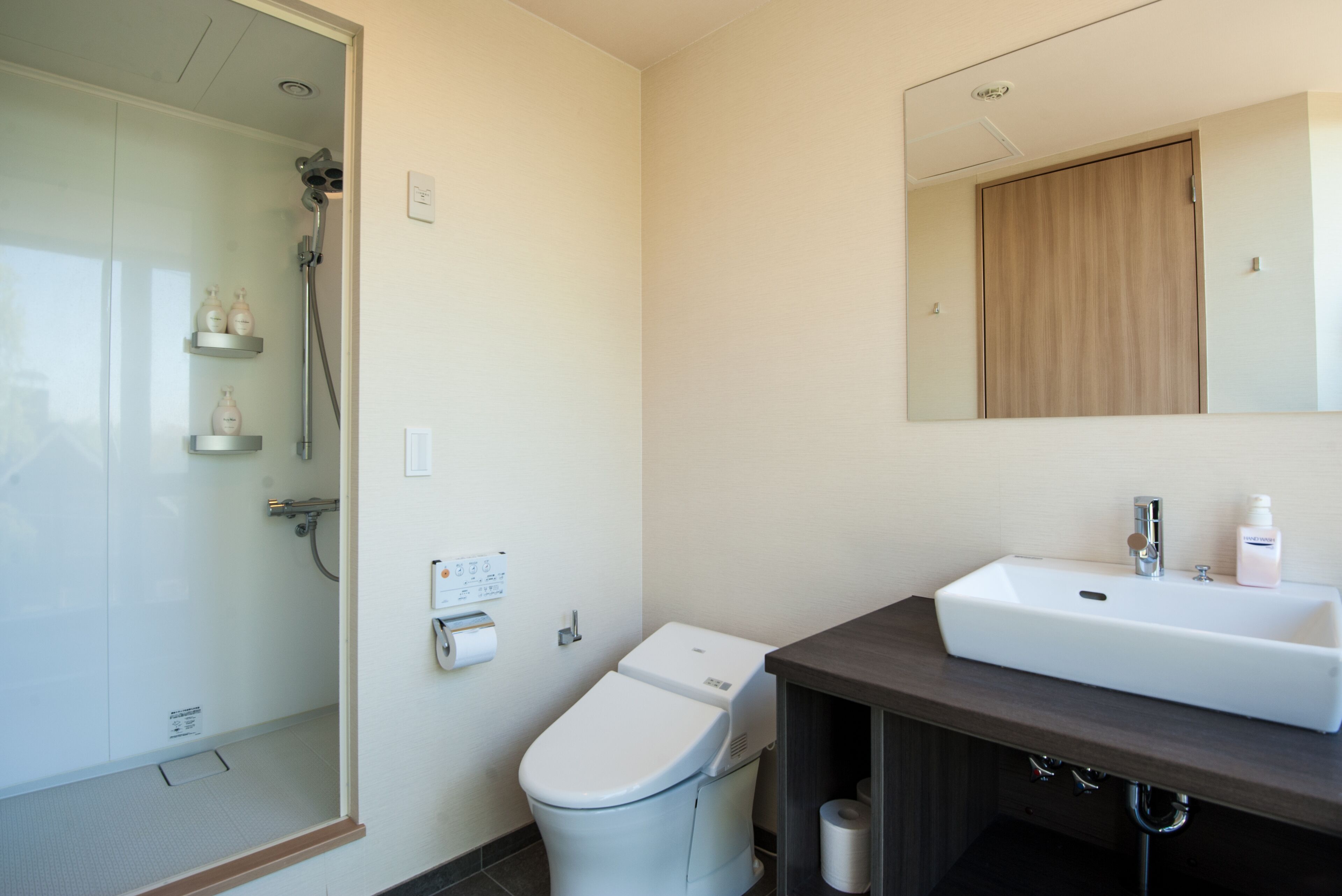 premium 2 bedroom (2 double bed or 4 single bed) | bathroom | shower, free toiletries, hair dryer, slippers