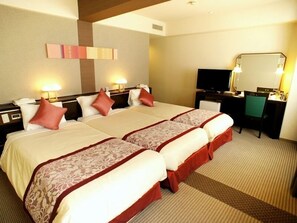 Roupas de cama premium, escrivaninha, ferros/tábuas de passar roupa