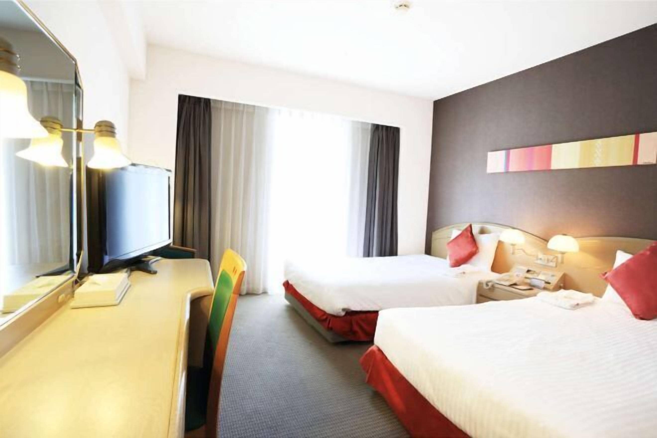 高級寝具、デスク、アイロン / アイロン台、WiFi (無料)