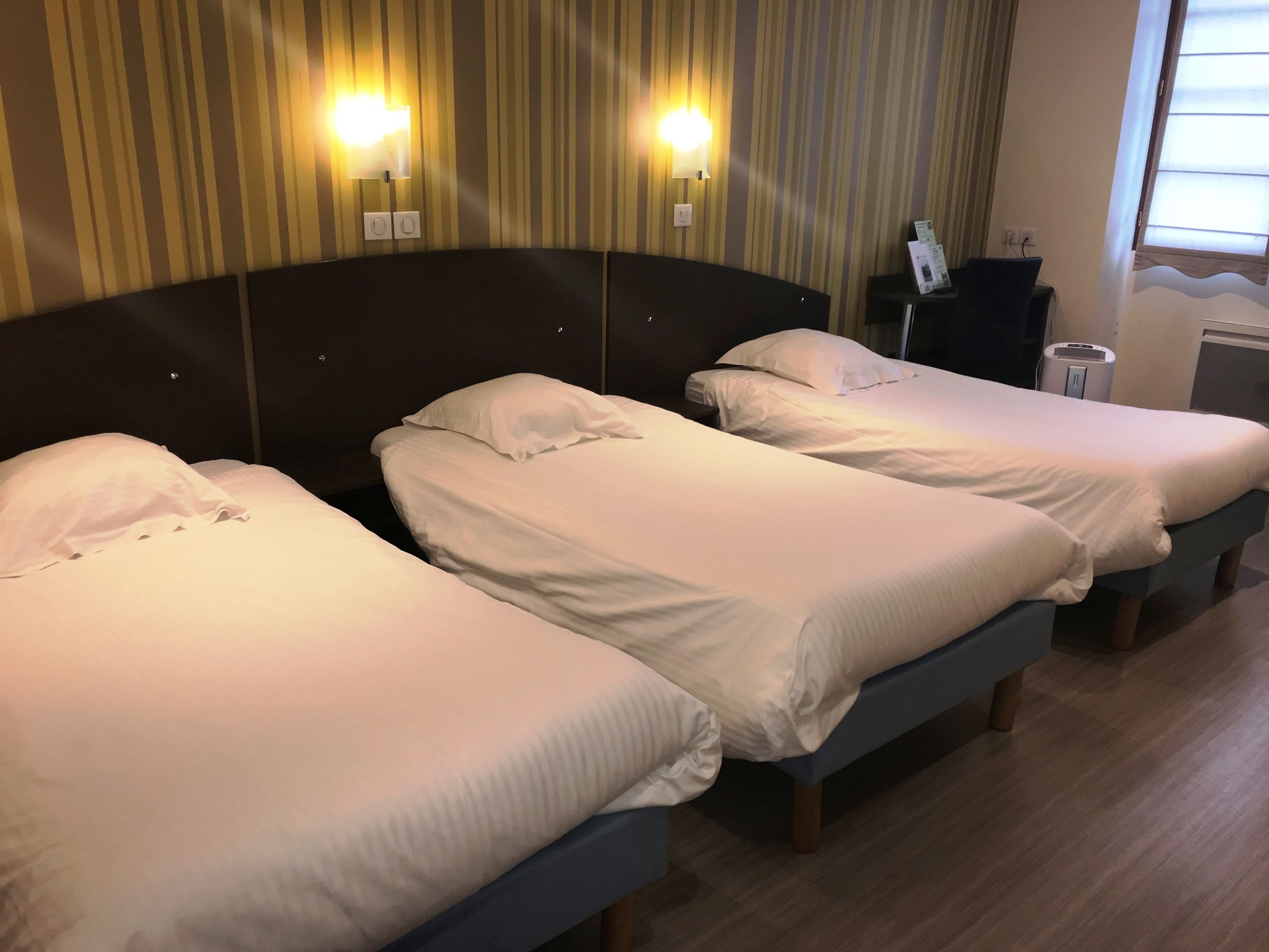 standard triple room, bathtub | desk, soundproofing, free wifi, bed sheets