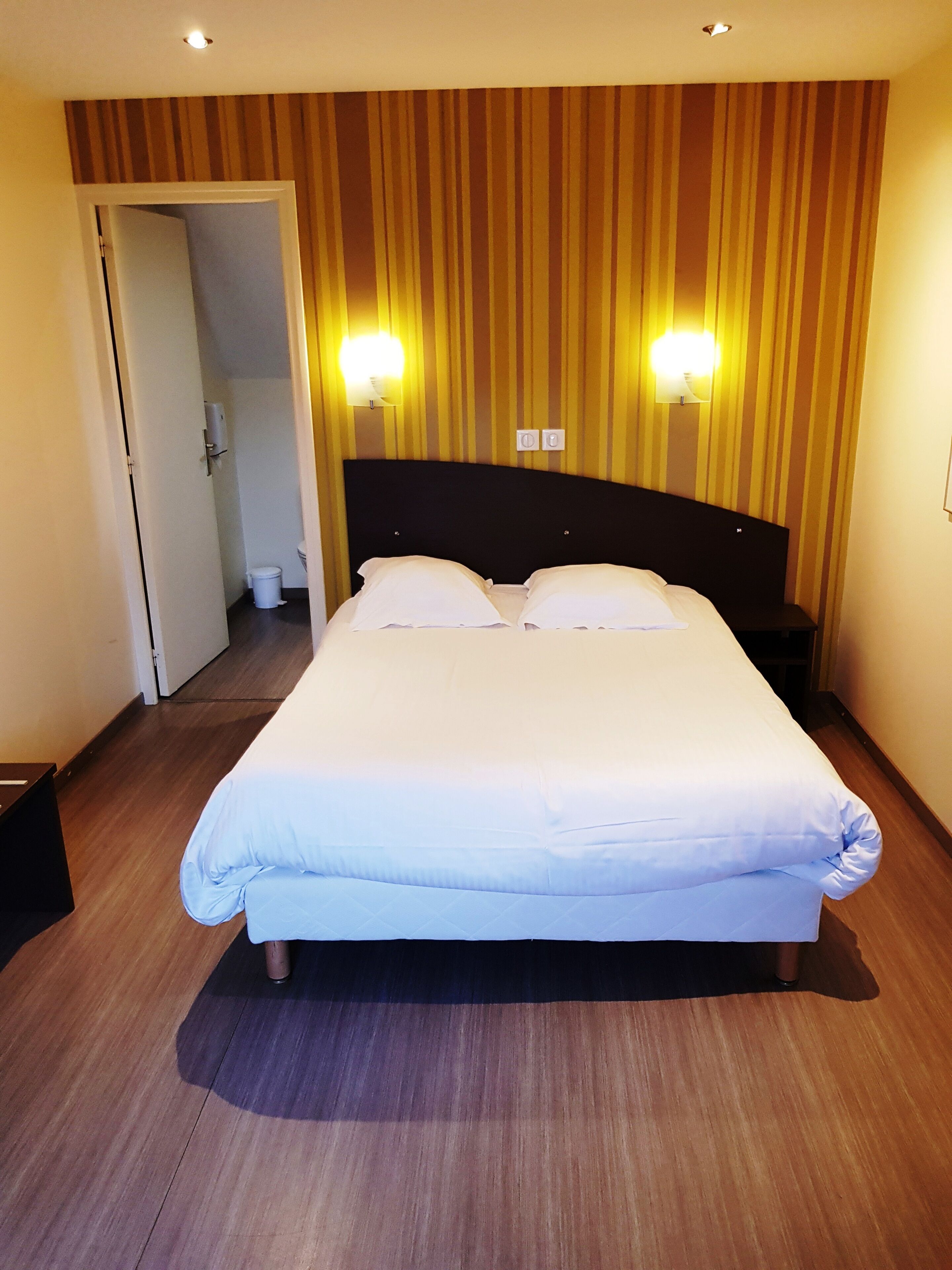 Standard double room | Free cribs/infant beds, free WiFi, bed sheets