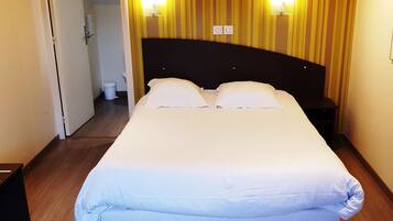 Standard double room | Free cribs/infant beds, free WiFi, bed sheets
