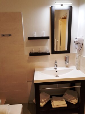 Superior suite | Badkamer met wastafel