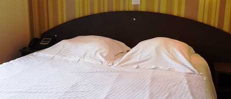 Bureau, chambres insonorisées, Wi-Fi gratuit, draps fournis